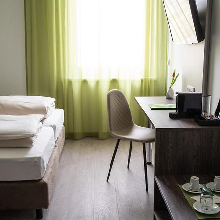 Eee Hotel Graz Pirka Bagian luar foto