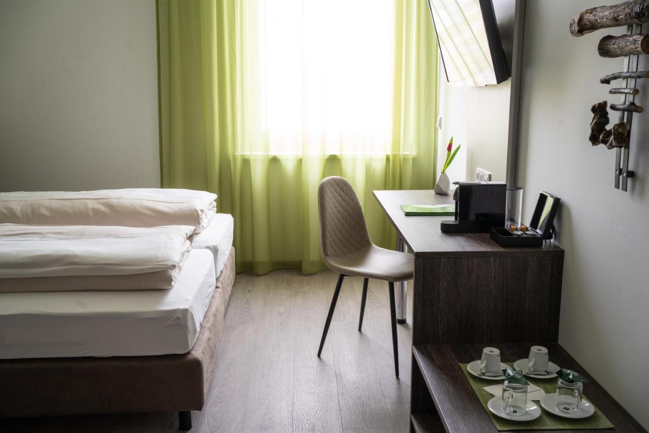 Eee Hotel Graz Pirka Bagian luar foto