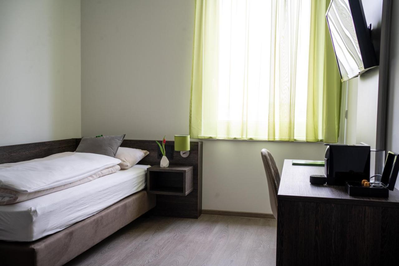 Eee Hotel Graz Pirka Bagian luar foto