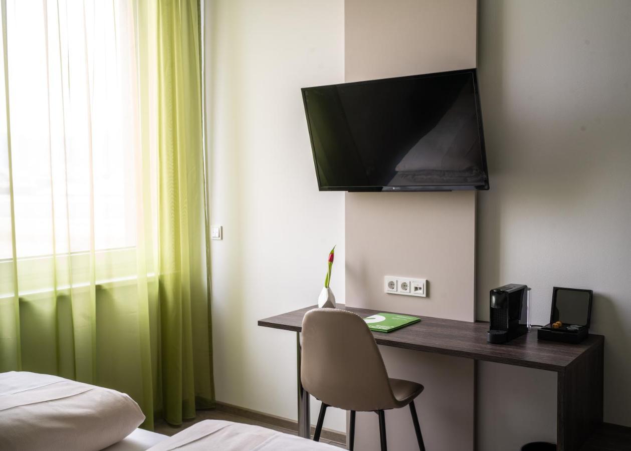 Eee Hotel Graz Pirka Bagian luar foto