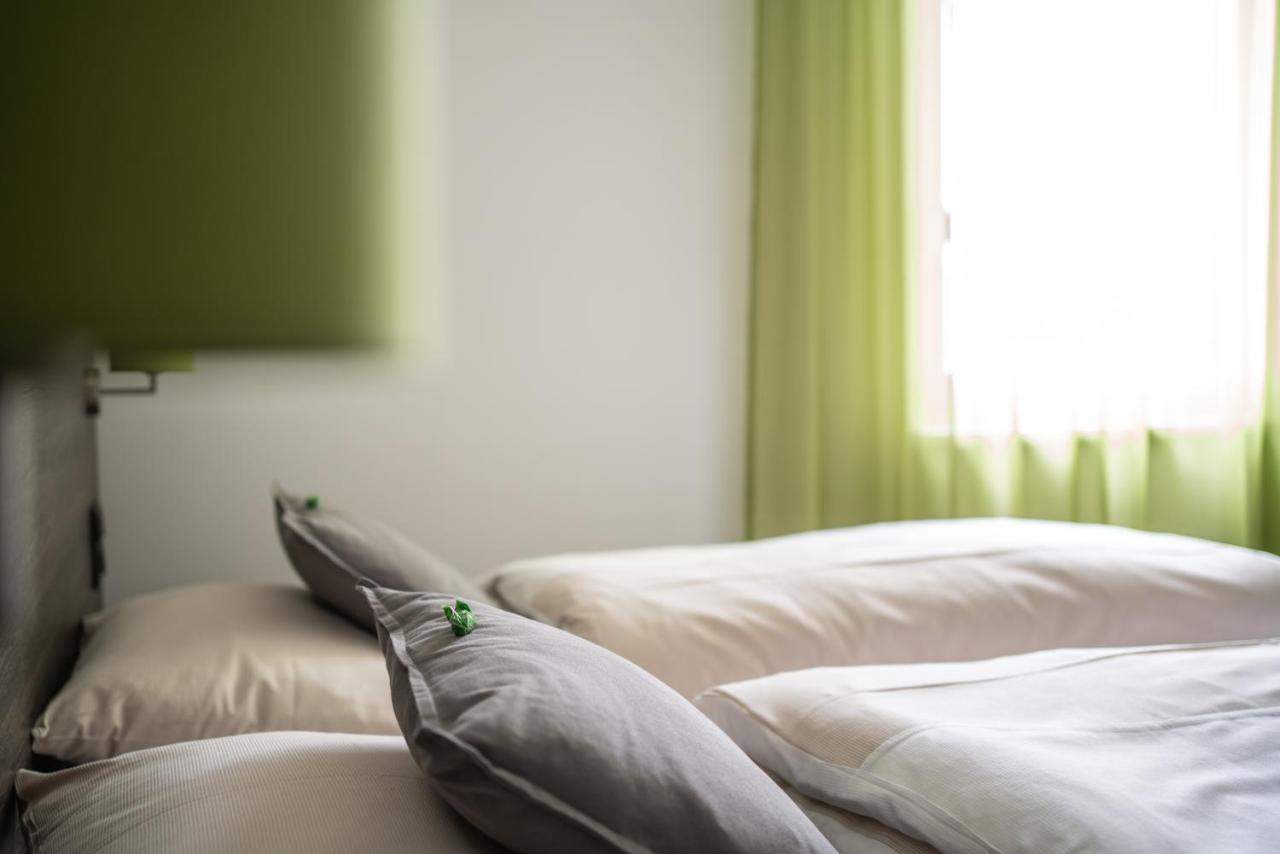 Eee Hotel Graz Pirka Bagian luar foto